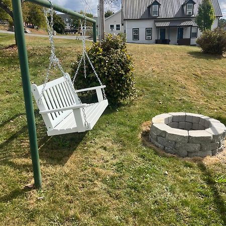 Cute 6-Bedroom Getaway In The Heart Of Littleton Esterno foto
