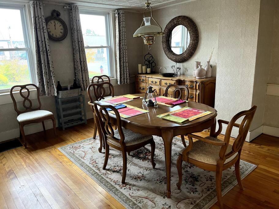 Cute 6-Bedroom Getaway In The Heart Of Littleton Esterno foto