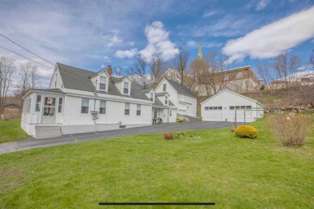 Cute 6-Bedroom Getaway In The Heart Of Littleton Esterno foto