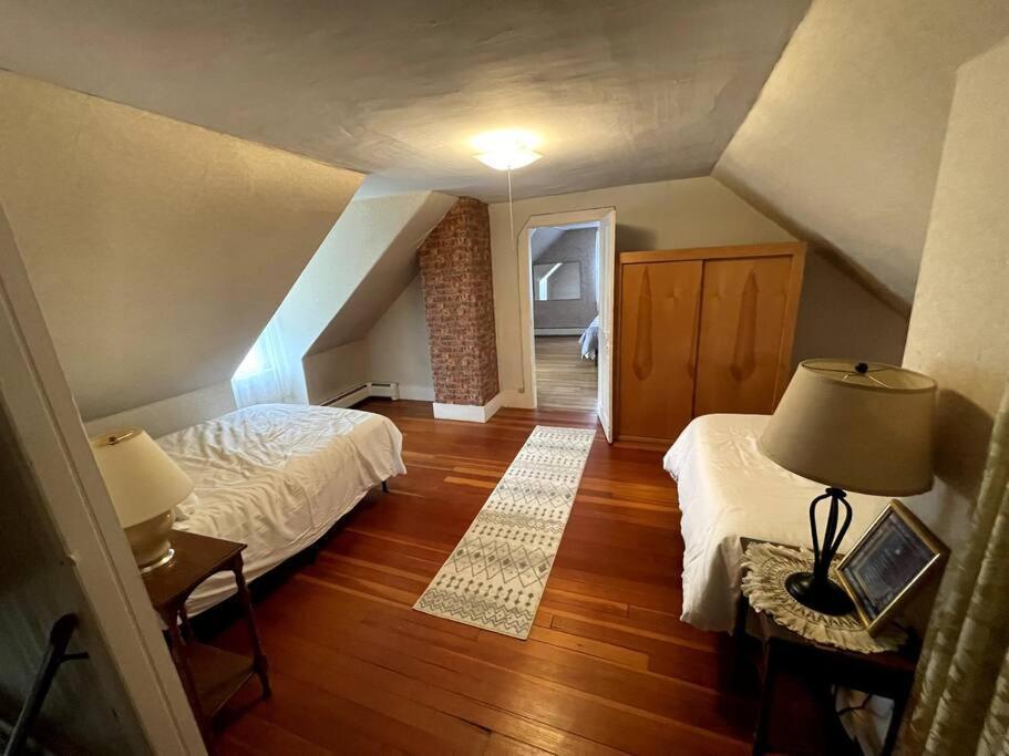 Cute 6-Bedroom Getaway In The Heart Of Littleton Esterno foto