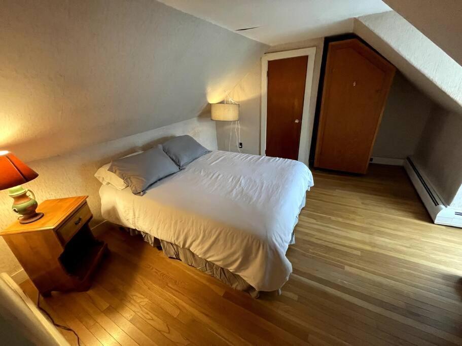 Cute 6-Bedroom Getaway In The Heart Of Littleton Esterno foto