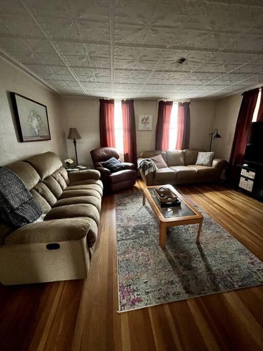Cute 6-Bedroom Getaway In The Heart Of Littleton Esterno foto