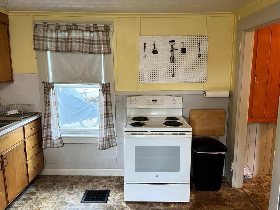 Cute 6-Bedroom Getaway In The Heart Of Littleton Esterno foto