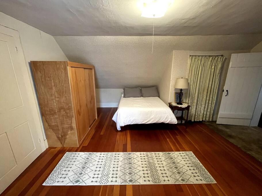 Cute 6-Bedroom Getaway In The Heart Of Littleton Esterno foto