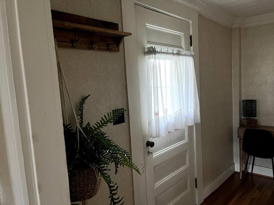 Cute 6-Bedroom Getaway In The Heart Of Littleton Esterno foto